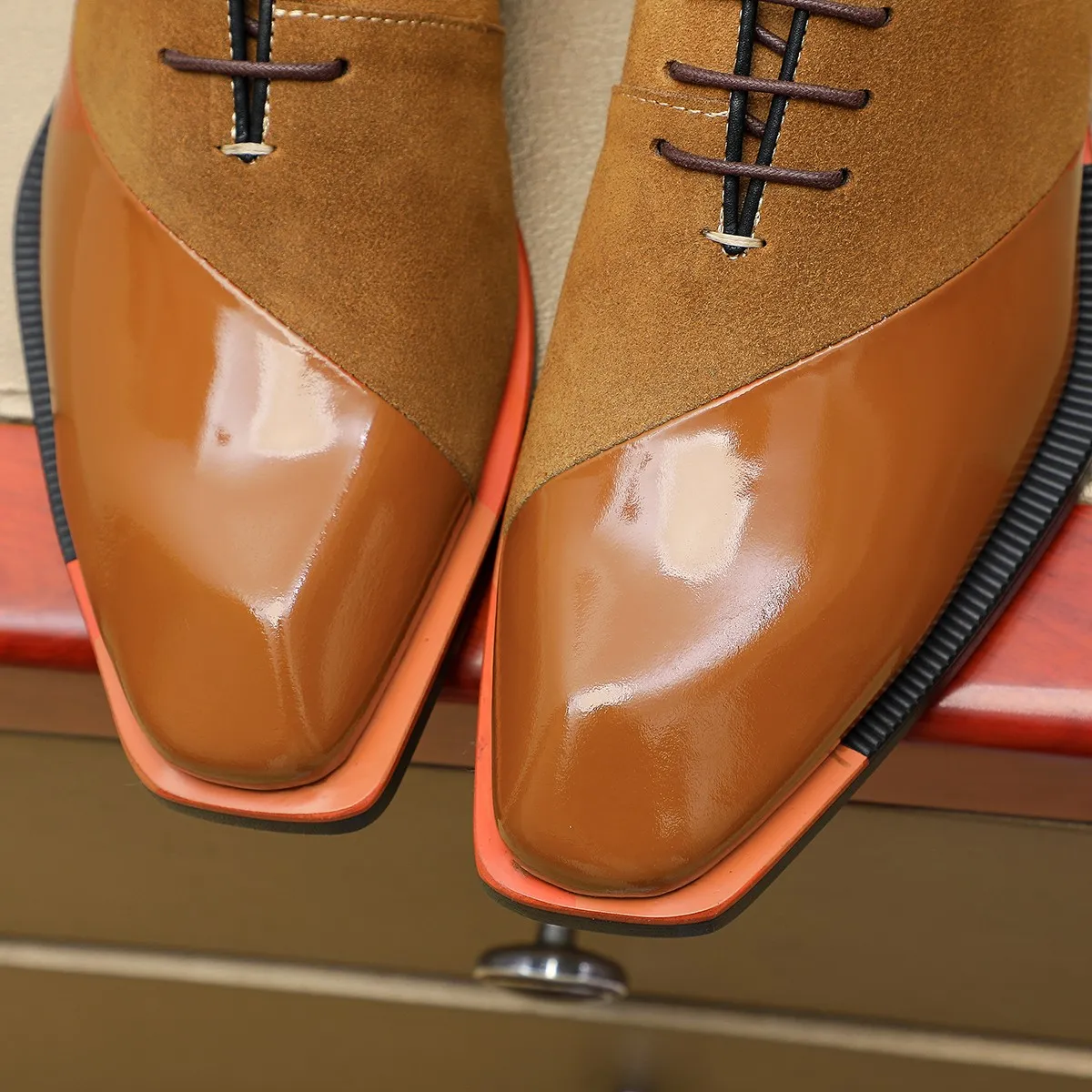 Men's shoes 💰620 💰 Louis Vuitton LV ® Autumn and Winter 🆕 models 🔛Full shoe counter First layer cowhide, 🐂leather lined casual shoes for men, super soft outsole, essential for driving. Counter synchronized original first layer cowhide completely 1:1 mold customization 🌹Top version, 2 colors available! Number: 38-45 (37.46. Customized)